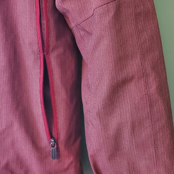 Womens UA outerwear ski jacket - Picture 3 of 8